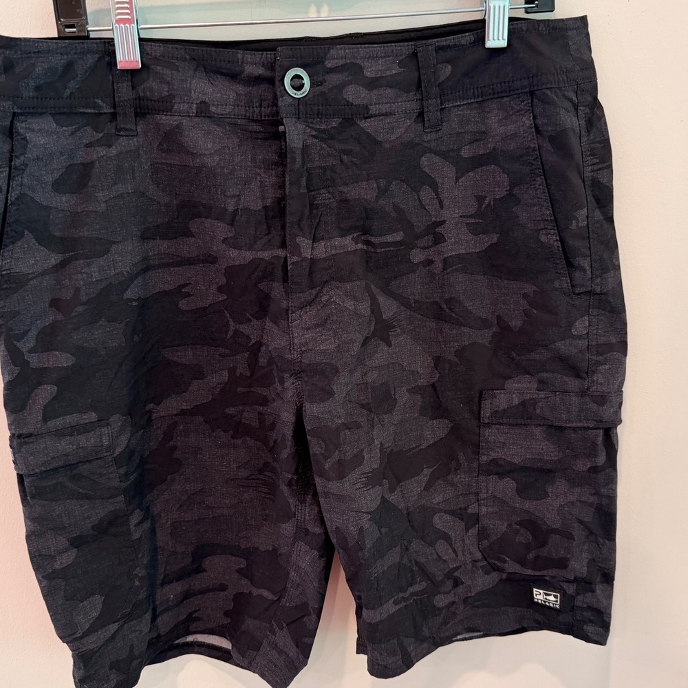 Pelagic Mens‎ Camo Fishing Cargo Shorts Grey Black Size 34 High Performance